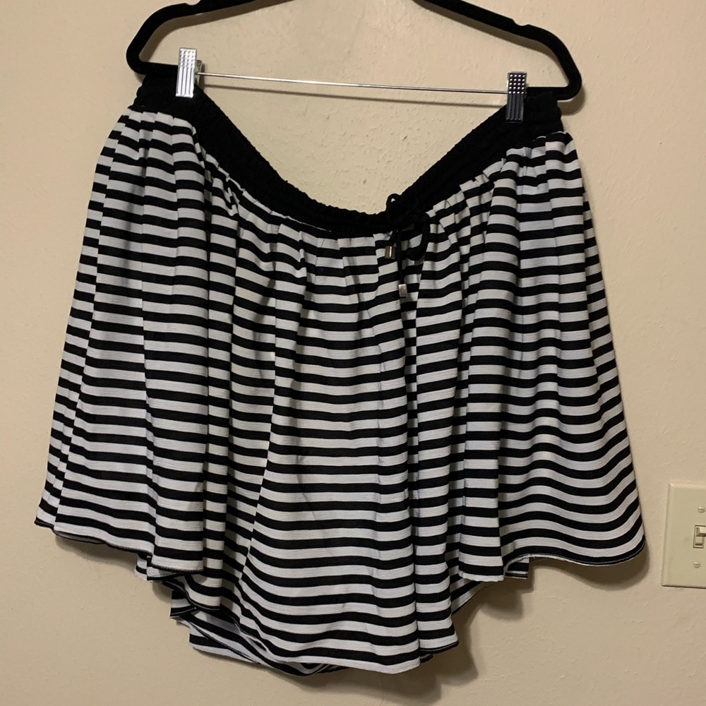 Torrid Retro Striped Chiffon Shorts Size 3X - Picture 4 of 11